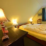 Kapitanshauser Boddenstrasse 29a-c بيت للعطل