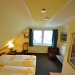 Kapitanshauser Boddenstrasse 29a-c * غيجير