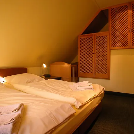 Ferienhaus Kapitanshauser Boddenstrasse 29a-c *