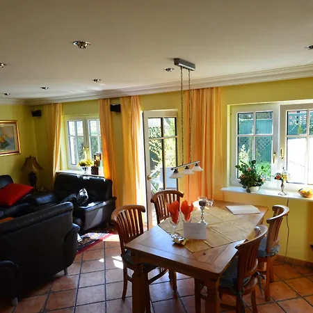 Ferienhaus Kapitanshauser Boddenstrasse 29a-c Gager