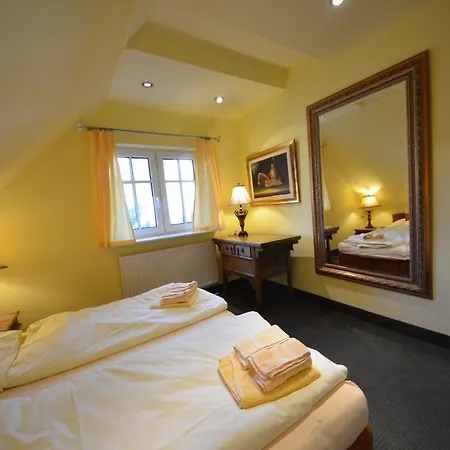 Kapitanshauser Boddenstrasse 29a-c * Gager