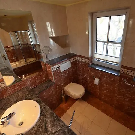 Kapitanshauser Boddenstrasse 29a-c Gager