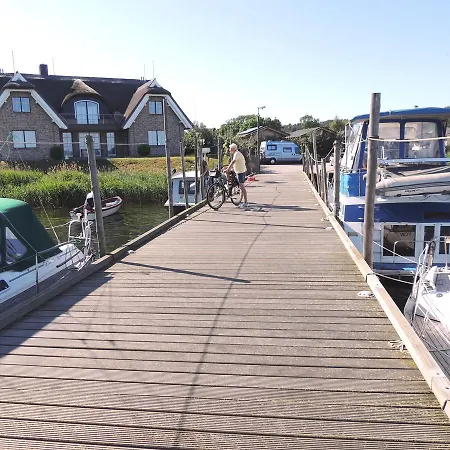 Kapitanshauser Boddenstrasse 29a-c Gager